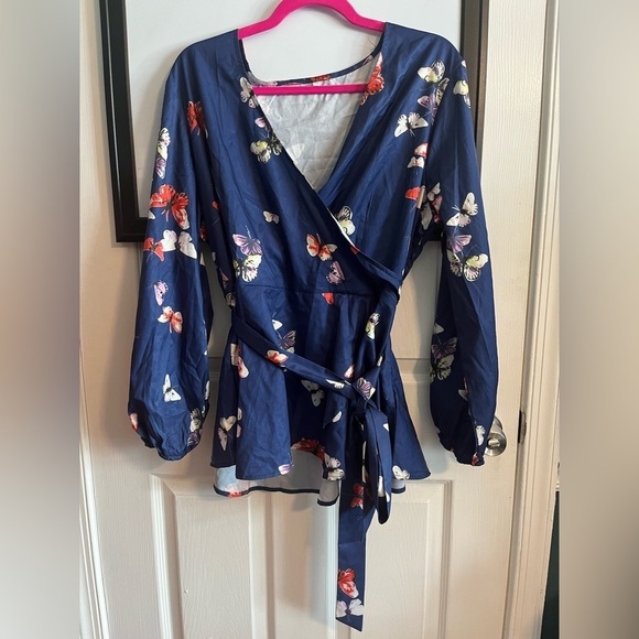 SHEIN Butterfly Print Blouse With Belt - Picture 3 of 7